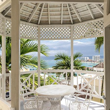 Pampered In Paradise Near Ian Fleming Airport Ocj Ocho Rios Kültér fotó