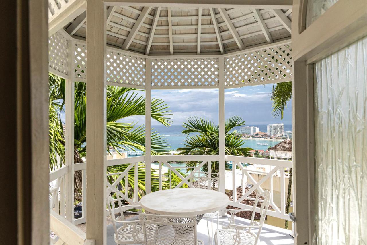 Pampered In Paradise Near Ian Fleming Airport Ocj Ocho Rios Kültér fotó