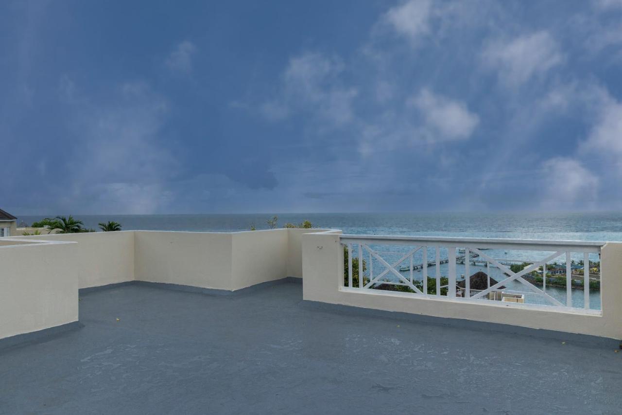 Pampered In Paradise Near Ian Fleming Airport Ocj Ocho Rios Kültér fotó