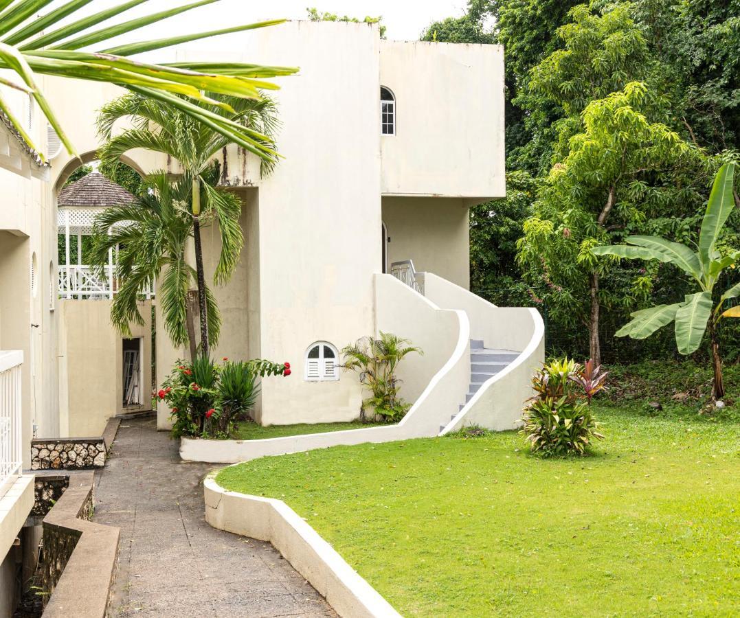 Pampered In Paradise Near Ian Fleming Airport Ocj Ocho Rios Kültér fotó